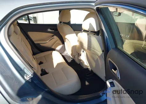 2015 Mercedes-Benz Gla 250 z USA, uszkodzony, nr VIN WDCTG4EB8FJ132964